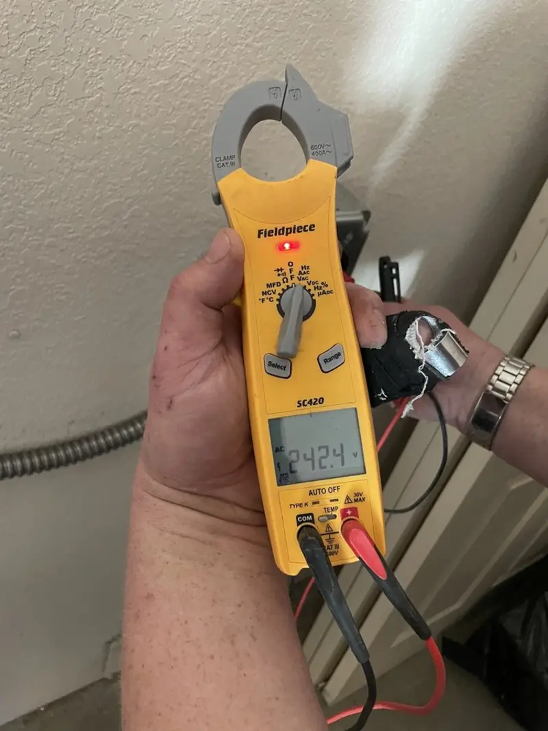 Voltage testing with clamp meter during Circuit Breaker Repair in Oak Forest